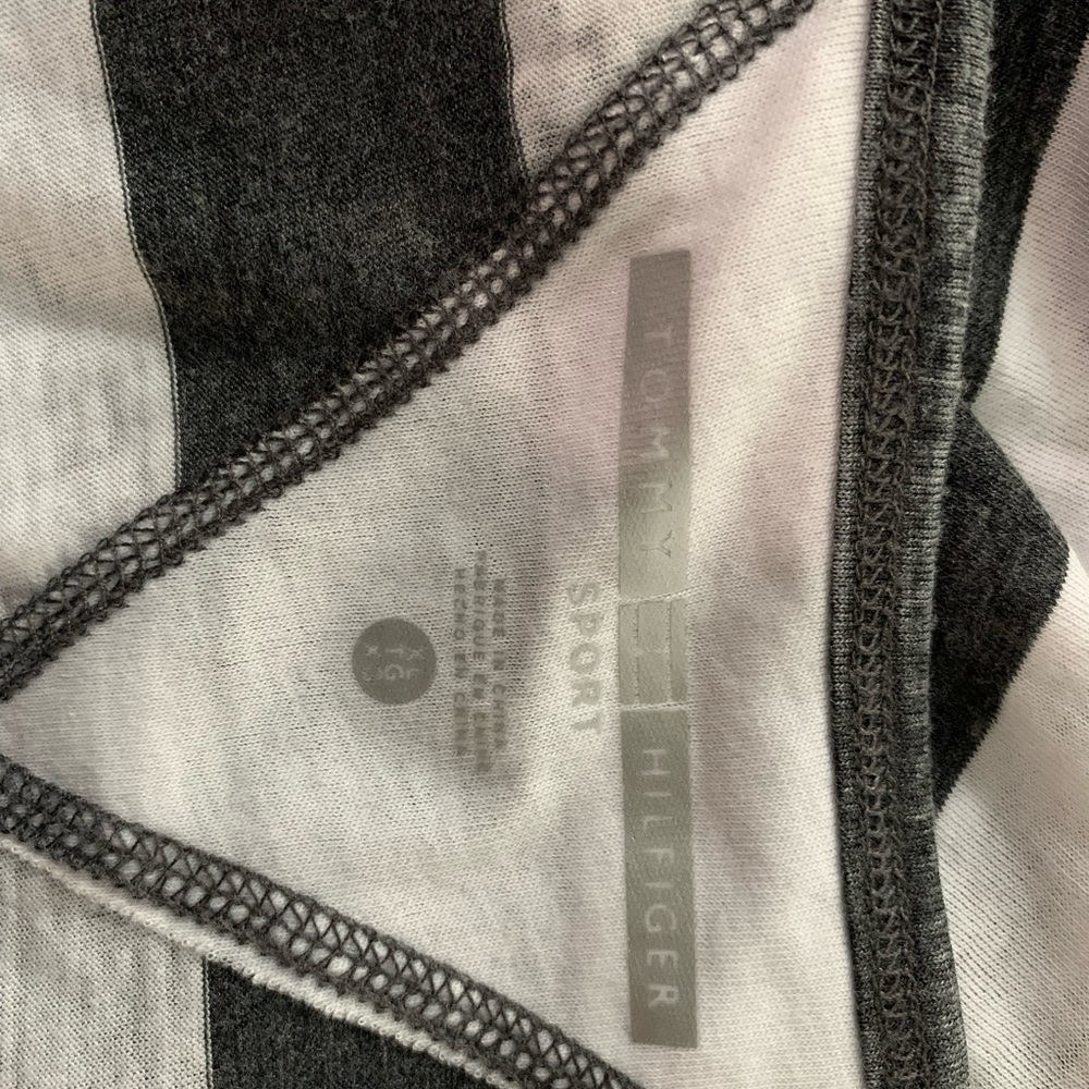 NWT Tommy Hilfiger woman’s sporty top size XL - Picture 6 of 15